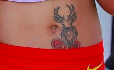 23岁短跑女神葛曼棋,为何比赛用布遮掩腰部?私密纹身是只梅花鹿