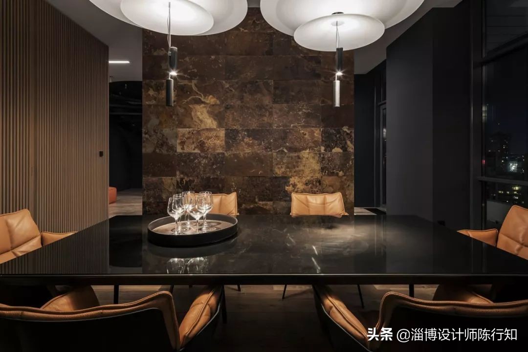 旋转楼梯有没有高端一点的,旋转楼梯适合轻奢风还是新中式