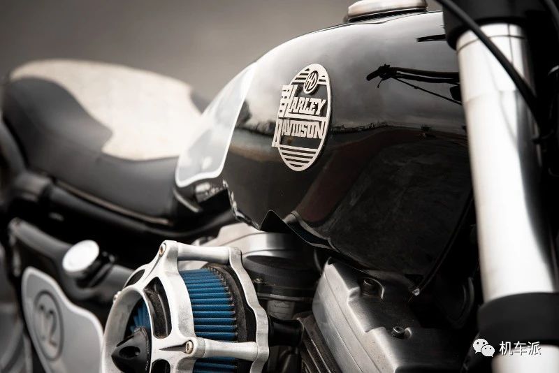 定制|一个23岁年轻人打造的哈雷1200运动者