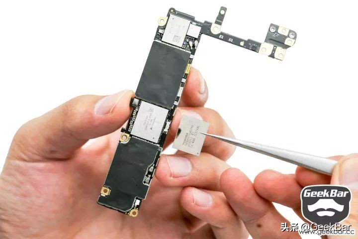 64G不够用，动手做了个512G的iPhone