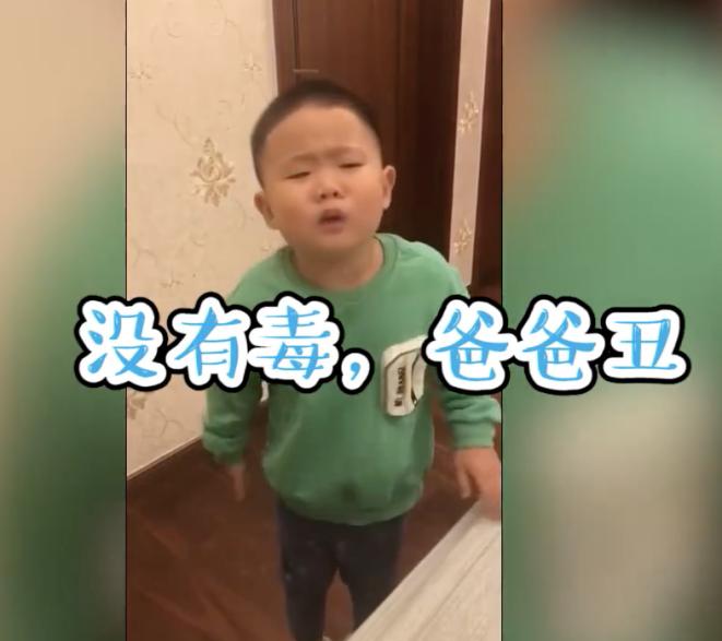 女孩因长得太像爸爸而崩溃大哭,女儿被说长得像男孩