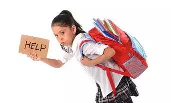 “减负”太遥远,现在我只想保住孩子的颈椎