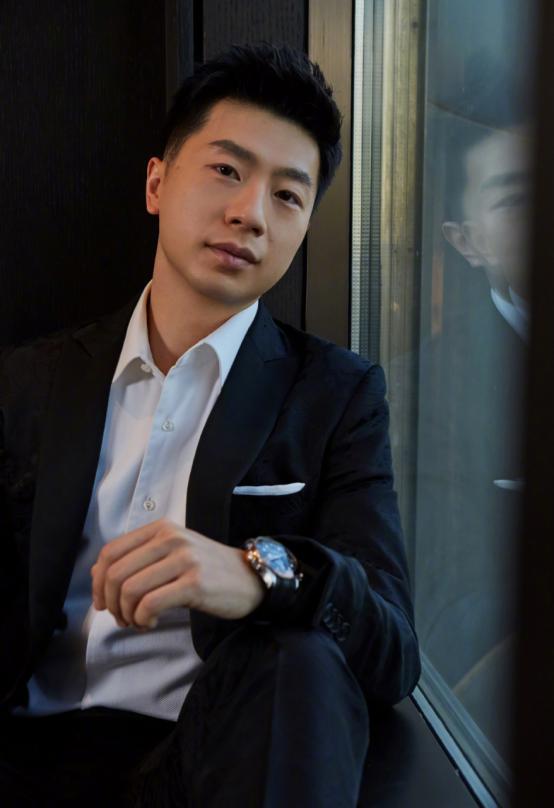 马龙变装照片,马龙便装奖杯