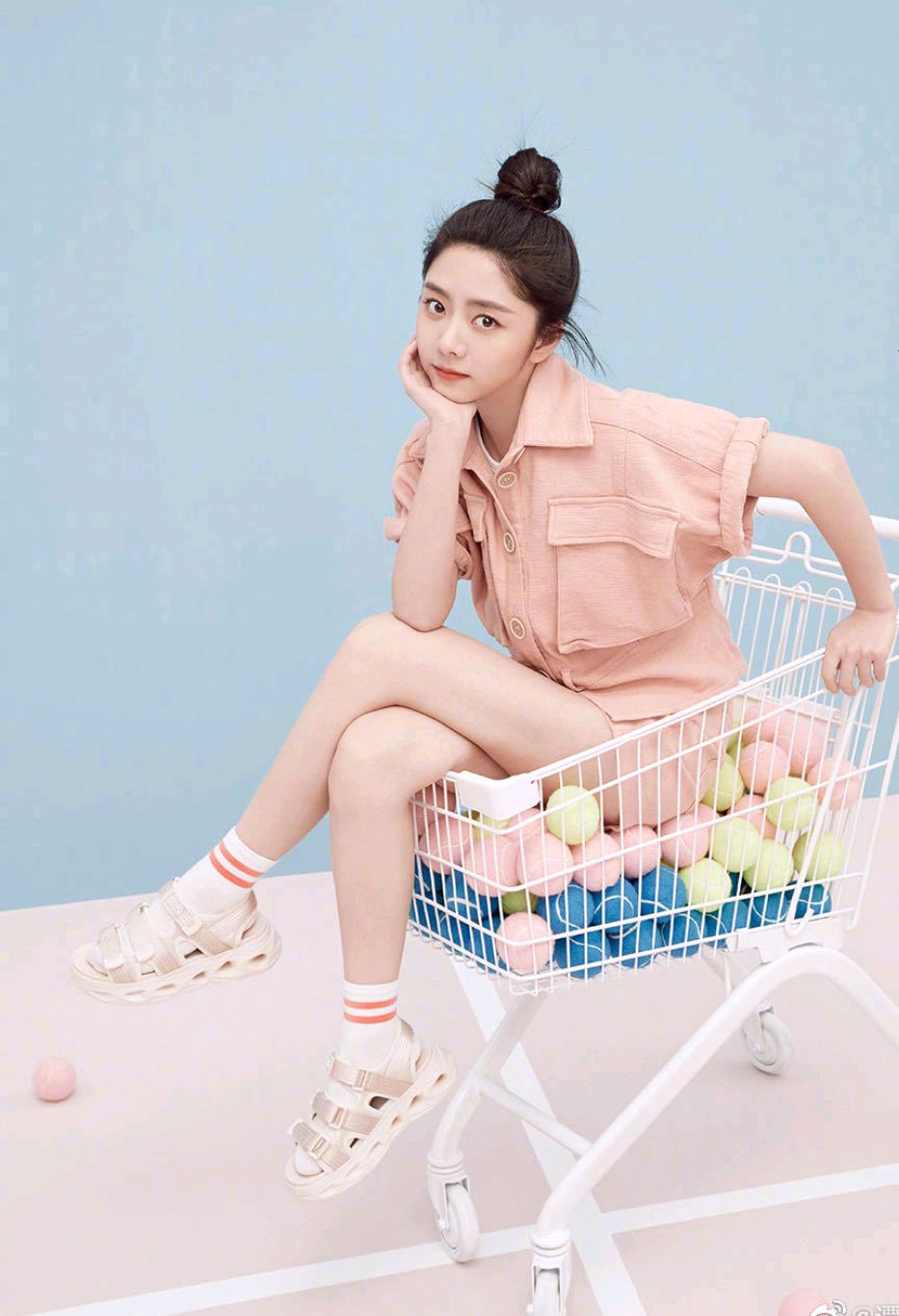 谭松韵穿衣搭配轻松减龄,谭松韵减龄衣服搭配图片