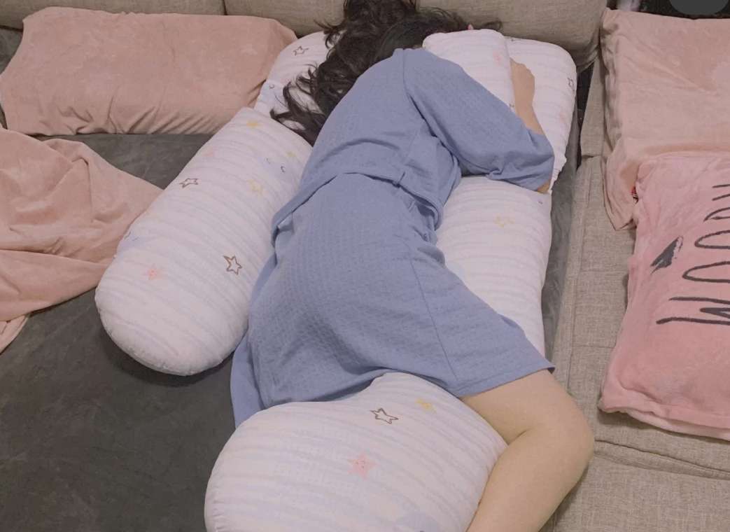 怀孕孕吐恶心心烦感觉要抑郁了,孕中期忽然孕吐又耻骨痛