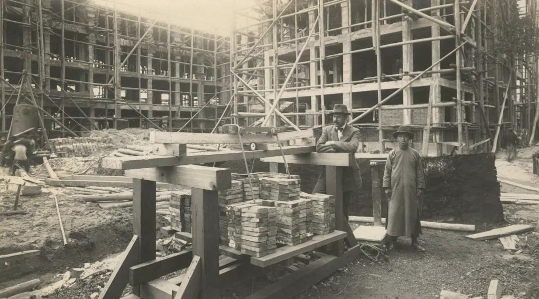 上海百年邬达克建筑——宏恩医院，最近长高了1.2米