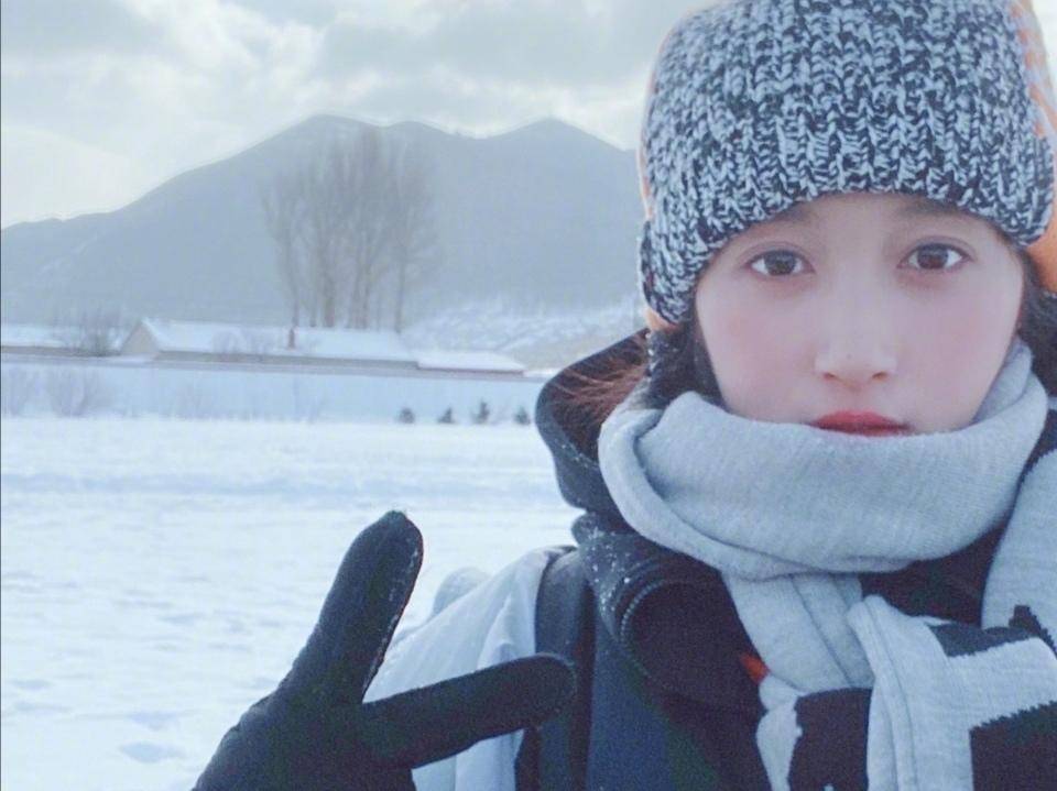 关晓彤左手戒指成亮点,关晓彤戒指戴在哪个手上