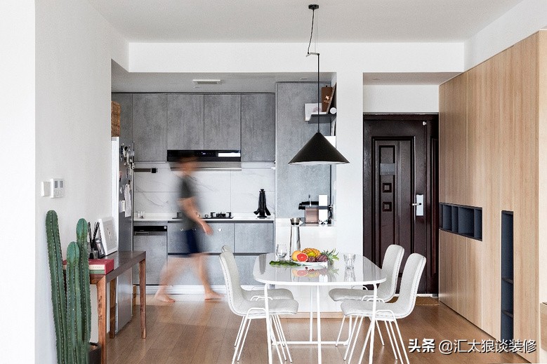 灰白绿原木家具装修风格,黑白灰原木简约风格