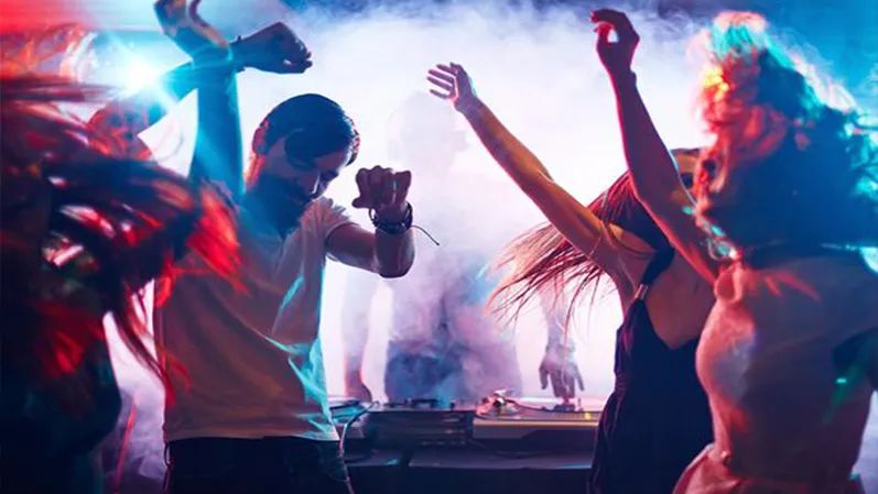 酒吧屏幕互动霸屏视频,酒吧互动大屏幕创意