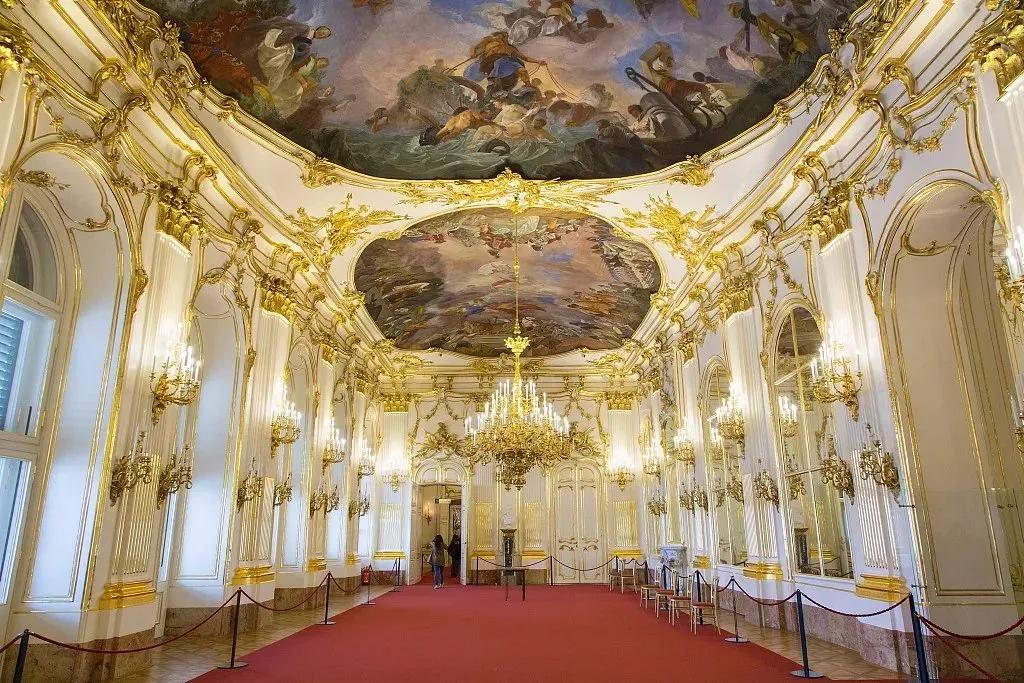 外国人为什么喜欢在游轮里玩,为什么西方人喜欢坐游轮