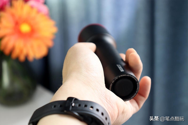 强光超长待机手电筒推荐,小米极蜂手电筒正确拆解方法教程