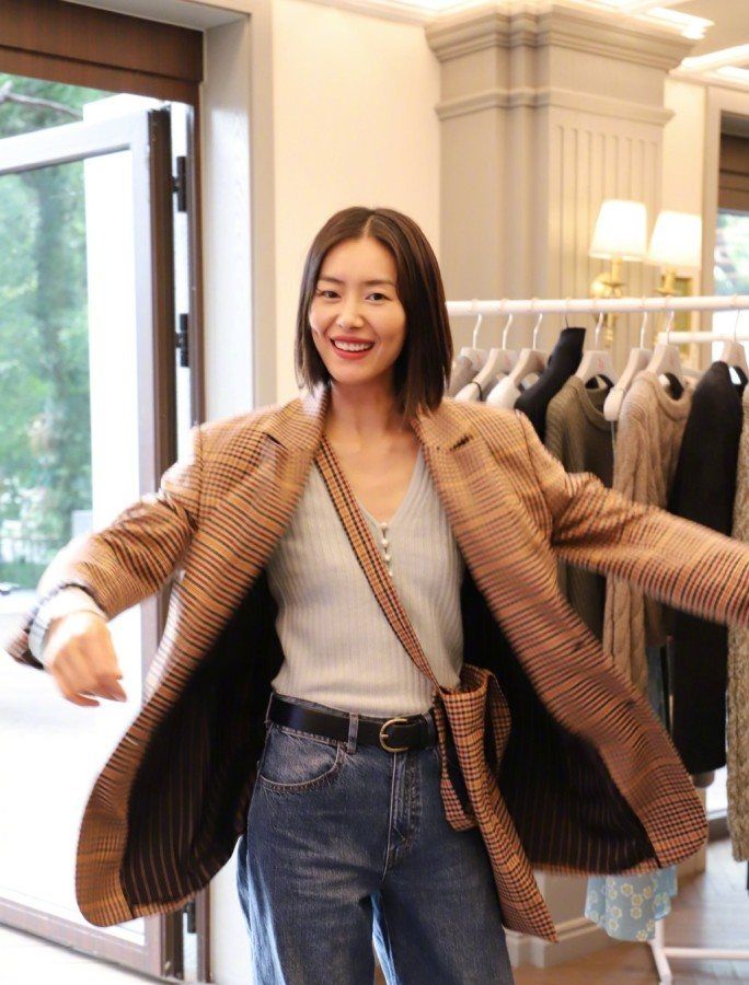 刘雯最近出席的时装周,刘雯时装秀近图