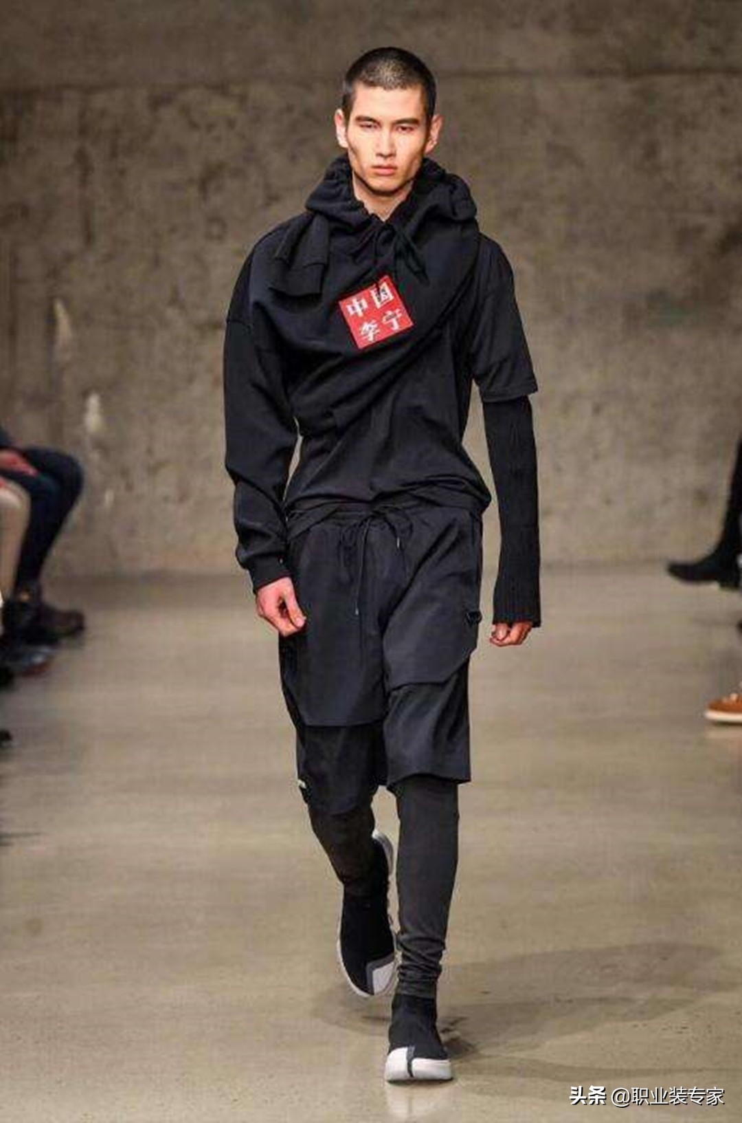 李宁通过什么营销策略来推广业务,李宁运动服装营销策略研究