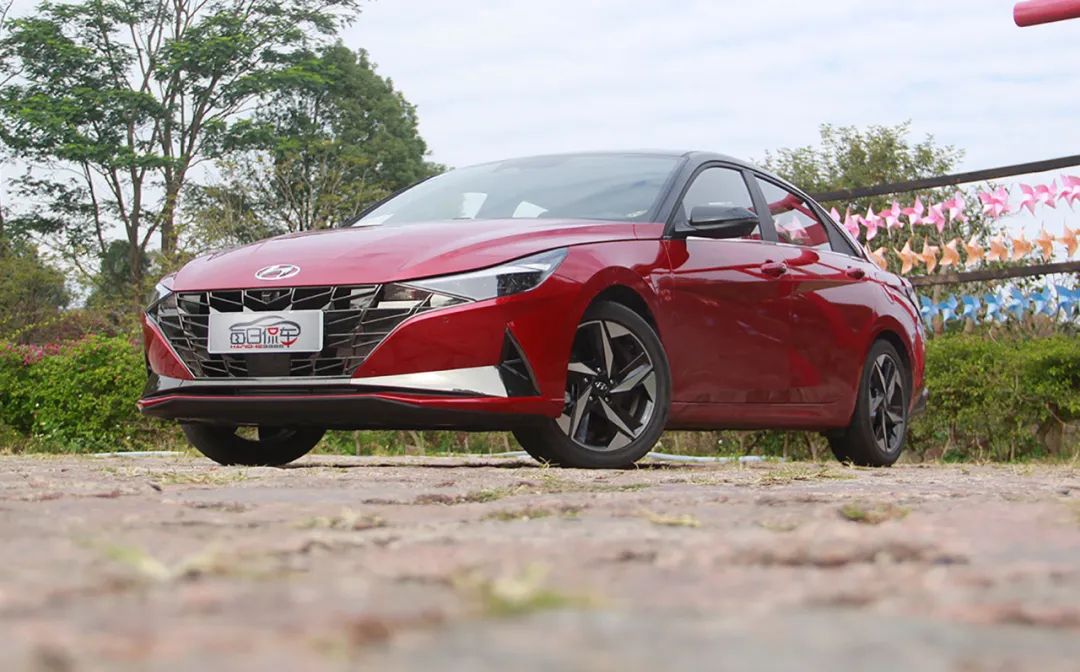 现代伊兰特驾驶质感,试驾第七代伊兰特1.4t百公里加速