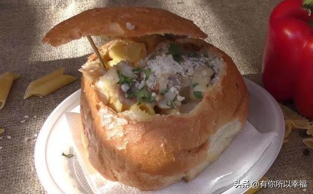 大妈校门口卖罕见小吃半天卖出,大妈校门口卖便宜小吃1块5个