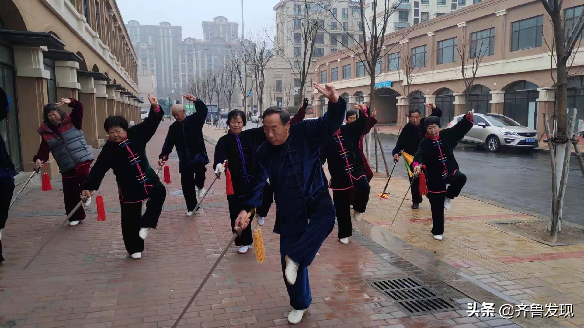 社区老年太极拳表演,社区太极拳健身活动