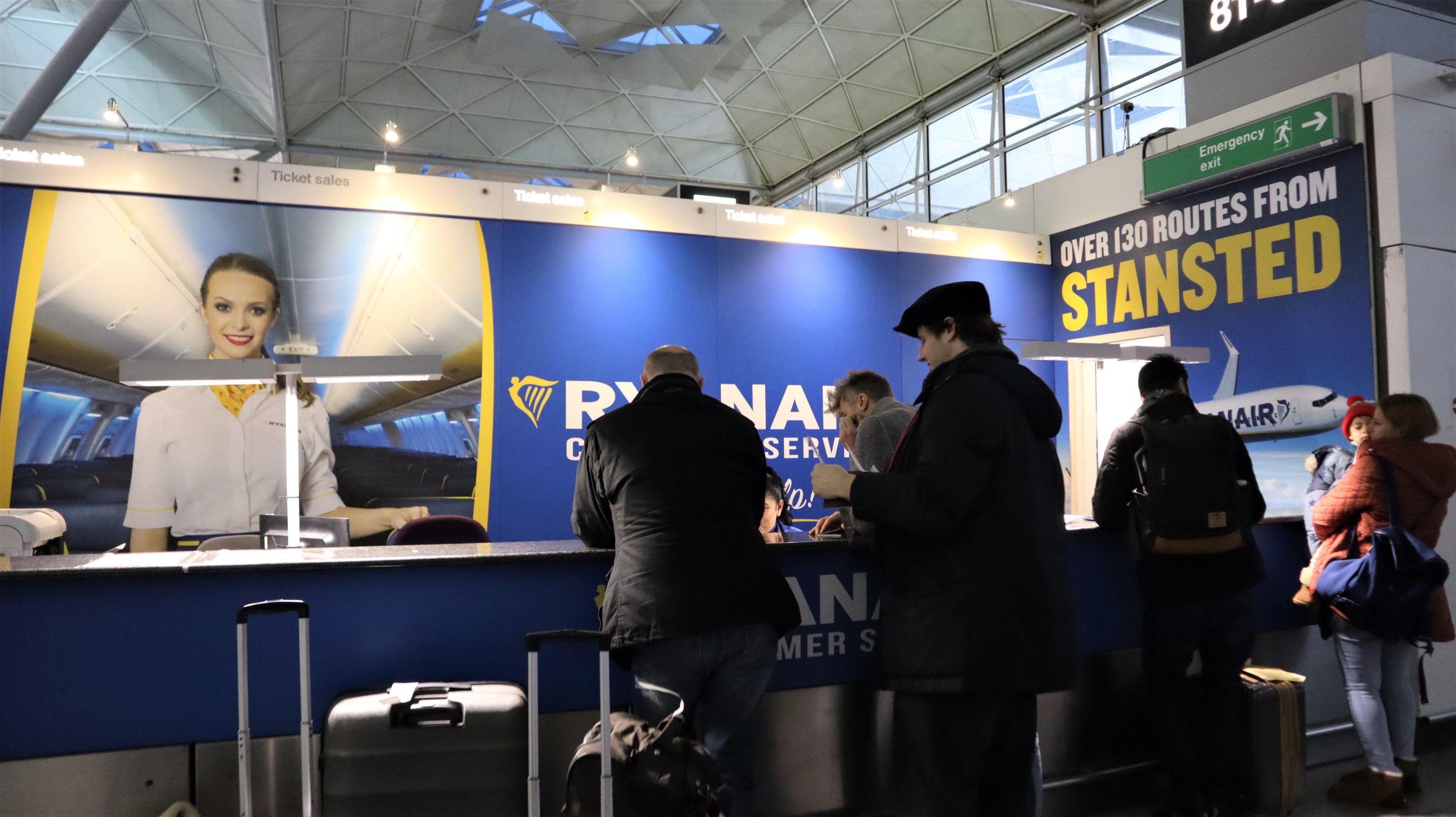 票价100块的欧洲超短线！座椅比国内廉航还窄，坐几分钟都受不了