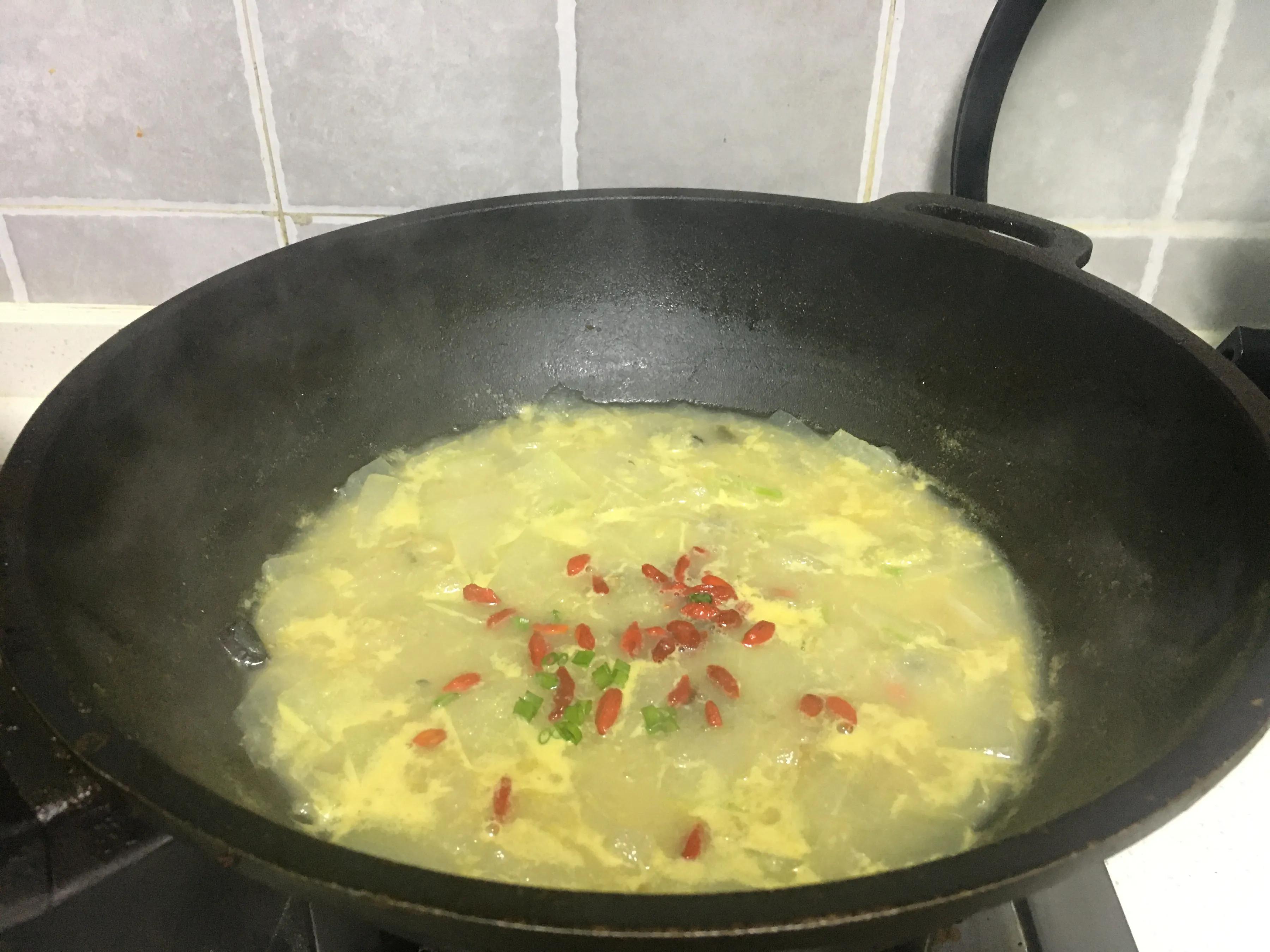 肚子鼓得像怀孕一样,孕妇肚子煲鸡汤