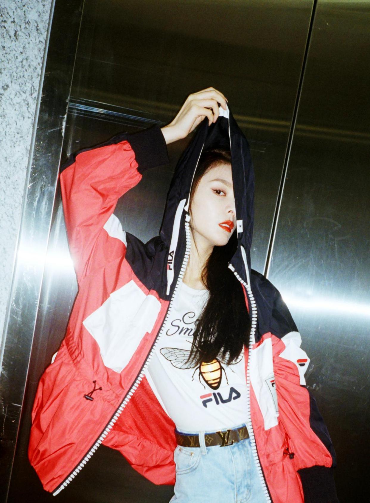 傅菁中性风穿搭,傅菁几十块钱的裙子也能穿出气质