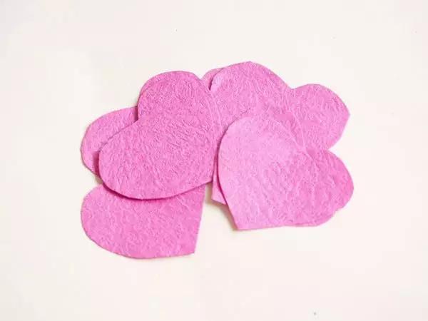 有颜色的玫瑰是怎么做出来的,白玫瑰怎么做七彩玫瑰