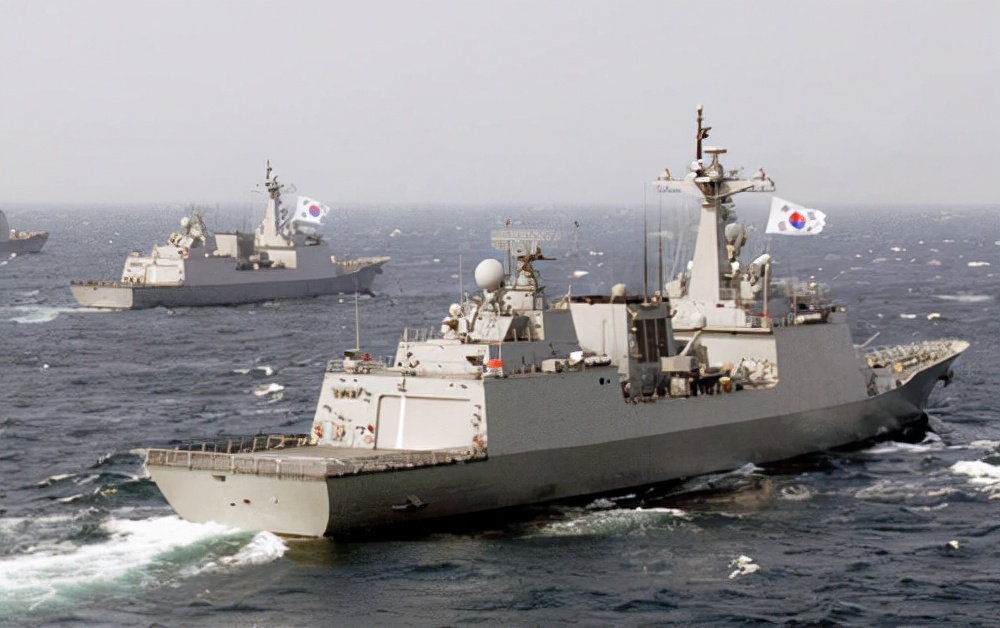 惨被抛弃，韩国文武大王号成“毒舰”，丢下“战友”全员乘机回国