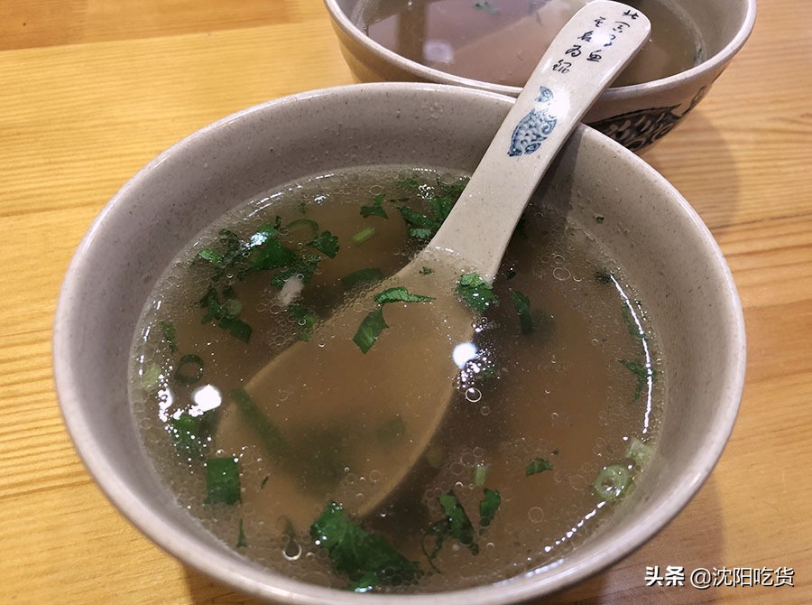跷脚牛肉都包括啥？牛舌、腰片、脑花、蹄筋儿、脊髓、脆肠、黄喉