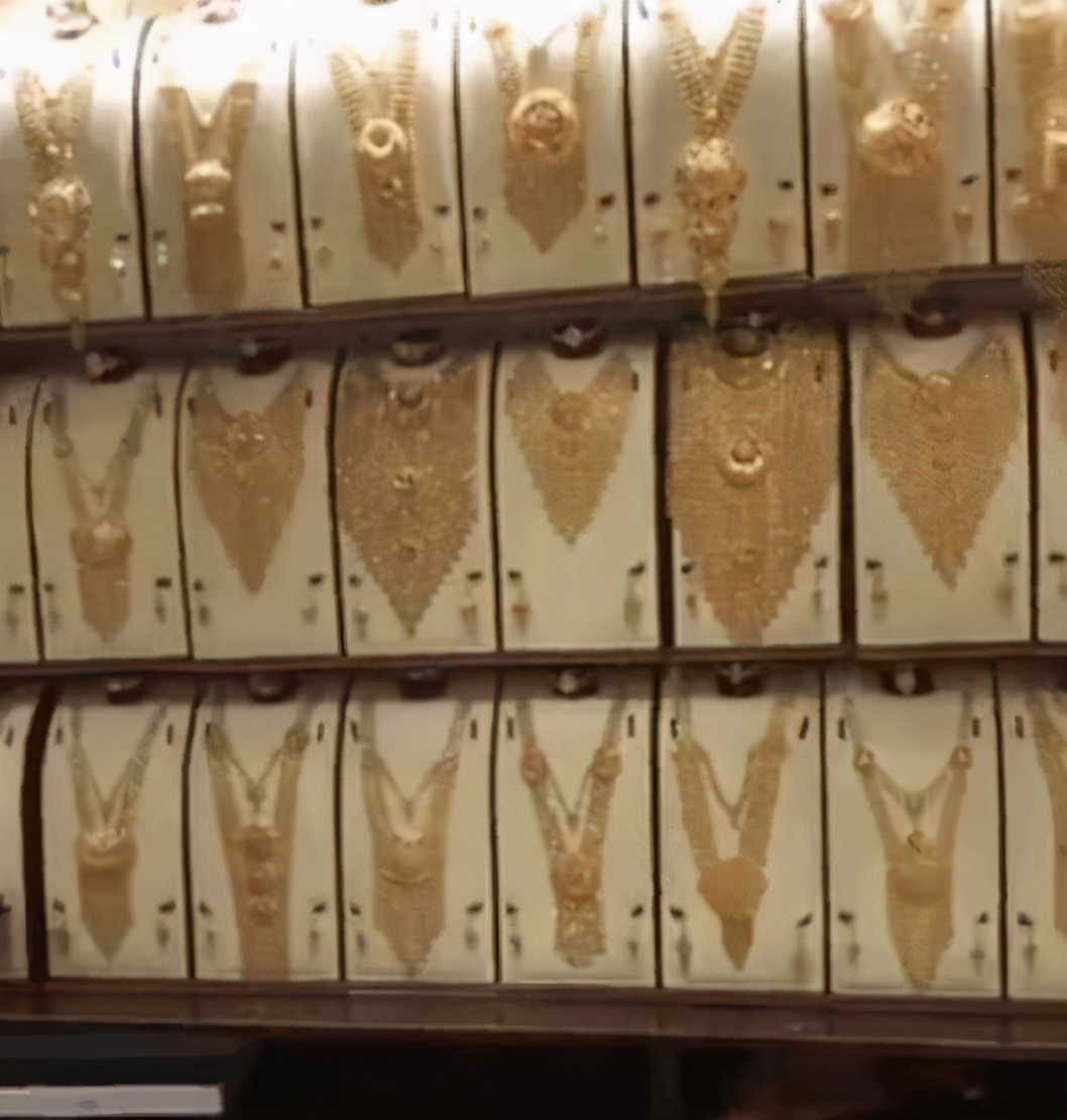 去迪拜看豪车,在迪拜遍地是黄金的地方