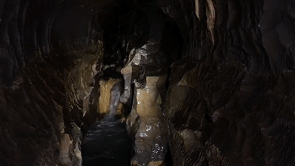 16岁留美高中生回国科考，变身“老鼠人”下悬崖探8000米洞穴