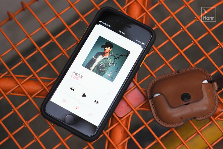 iphonese2现在买还香不香,iphonese2发布值不值得入手