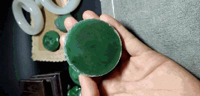 碧玉翠绿和菠菜绿的区别,碧玉菠菜绿是很暗的绿吗