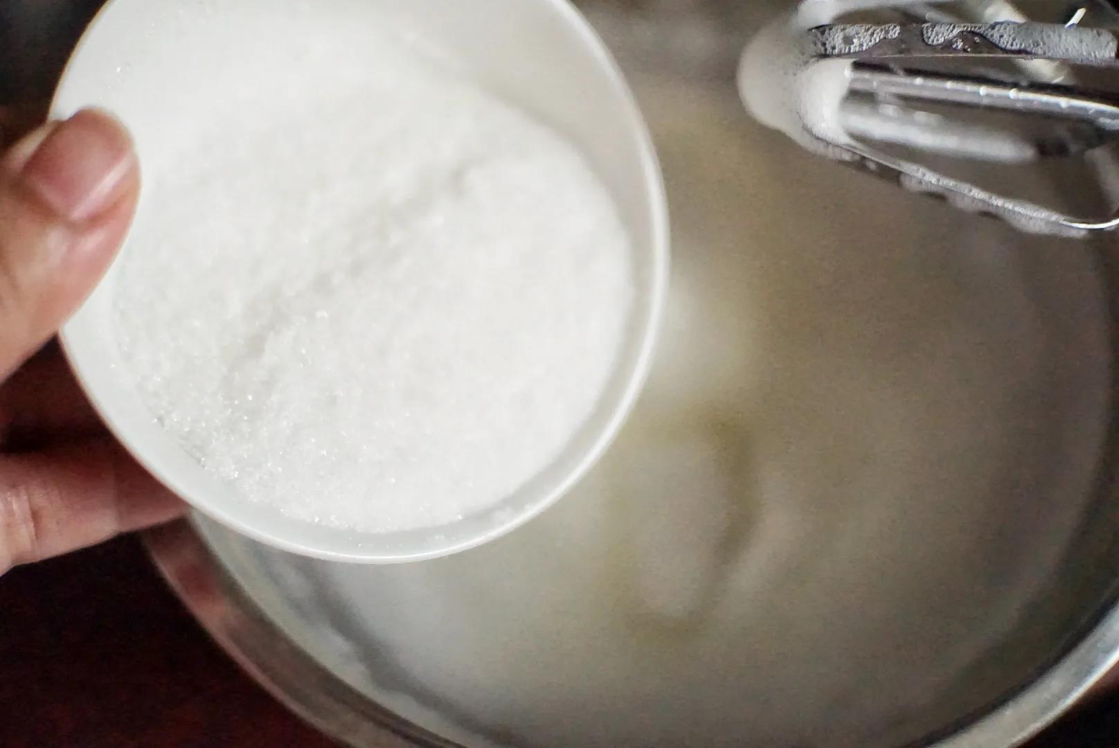 蛋白液可以打发吗,蛋白加糖打发可以直接吃吗