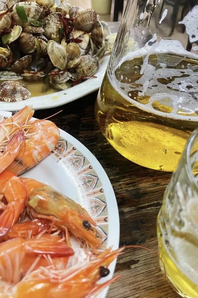 青岛即可以看海还能吃海鲜的地方,去青岛吃好海鲜看大海心情自然好