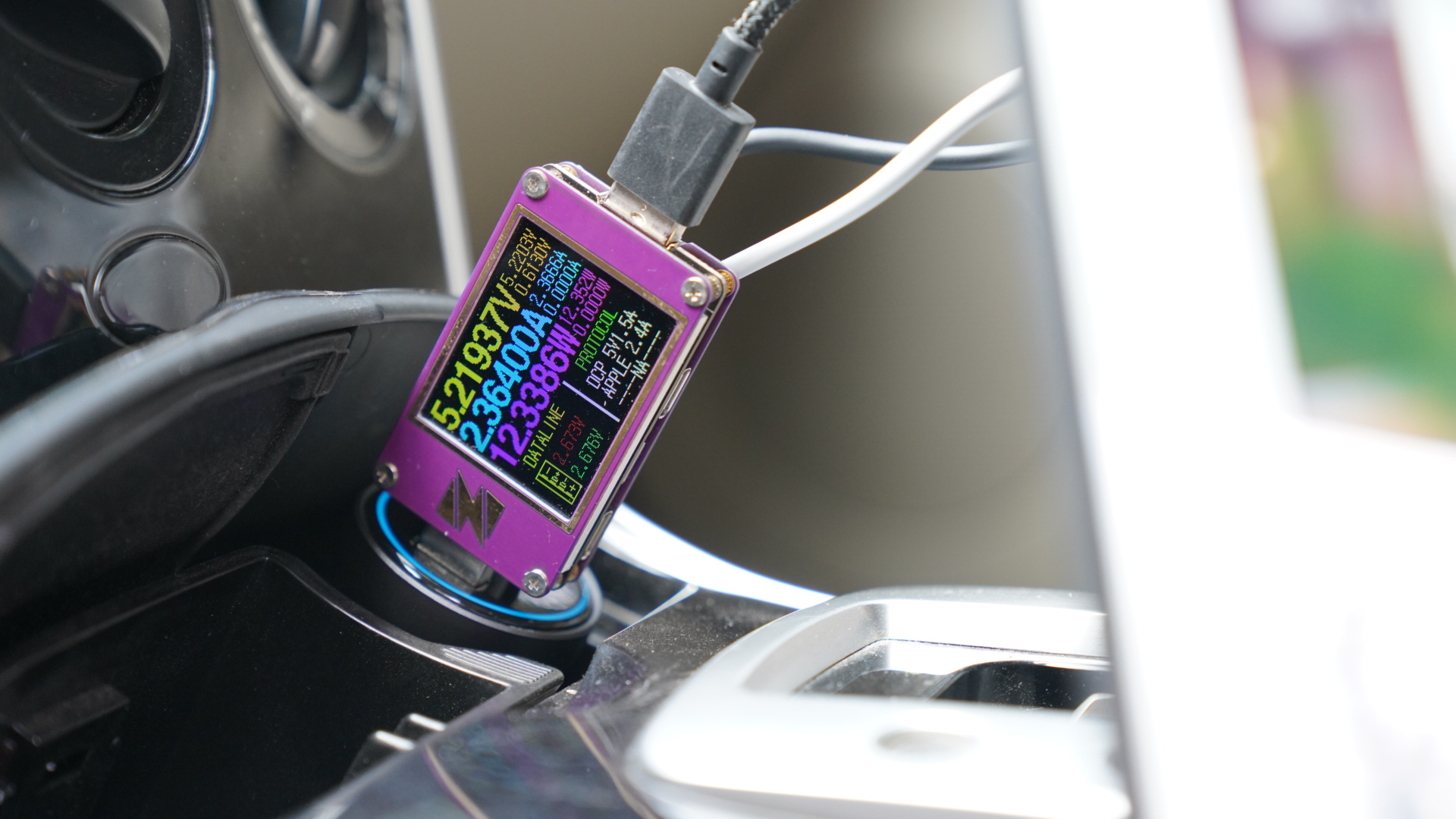 汽车人，出发！车生活补给利器，倍思160WQC5认证车载充电器分享