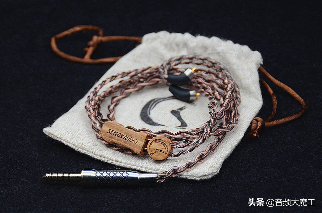 SendyAudio黑美人Aiva开箱篇：木匠与美人