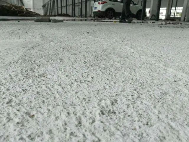水泥地面强度不够起砂怎样处理,自家院子水泥地面起砂怎么修复