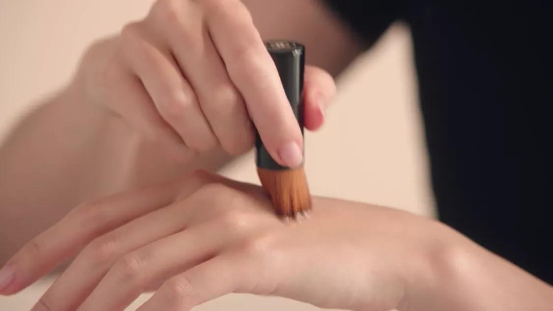 香奈儿极致轻盈美白粉底液,香奈儿自然亮肌粉底液30ml