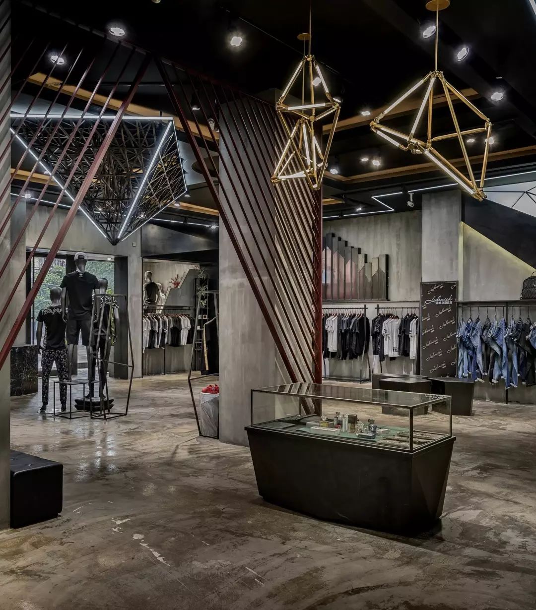 哦！卖！嘎！如果服装店都这样设计，这个世界还能有淘宝？