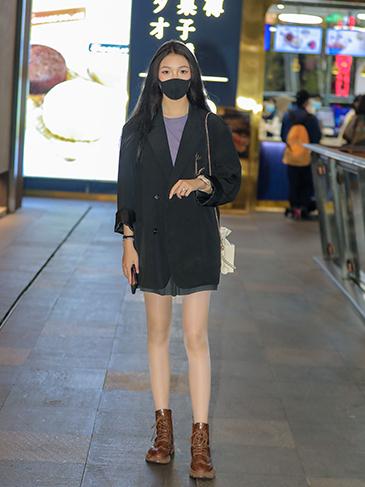 今冬流行这样穿短靴加肉色裤袜,短靴穿搭技巧女