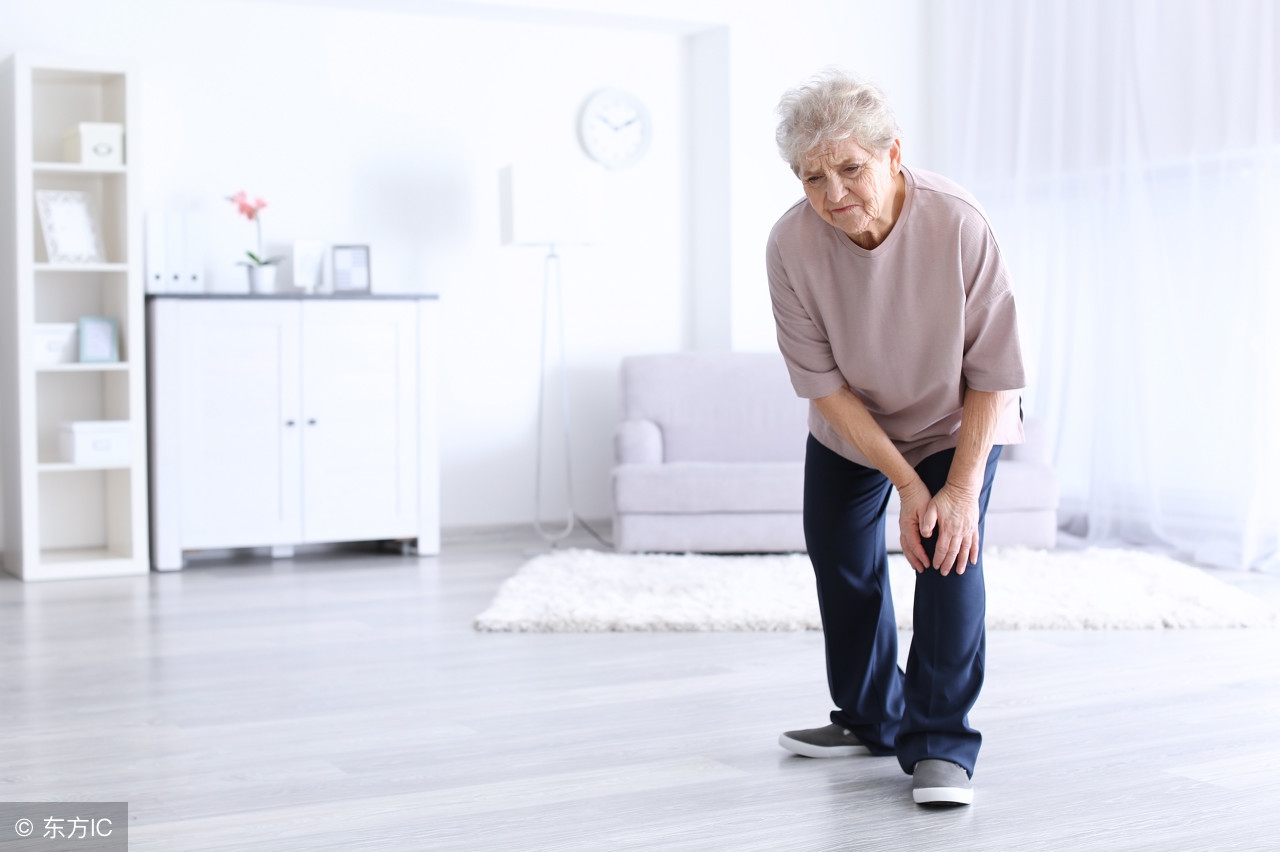 会有膝关节疼痛或滑膜炎的症状,膝关节滑膜炎每天坚持走路合适吗