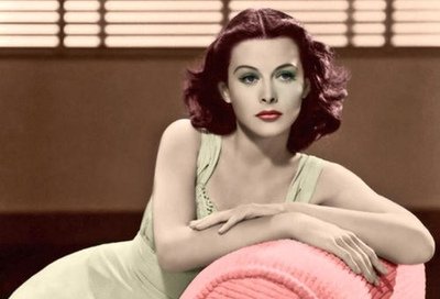 她是电影界全裸第一人，玩转好莱坞投身科学界，被称为手机之母