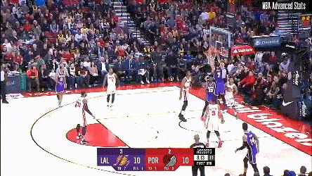 詹姆斯的传球意识到底有多强,35岁詹姆斯抢断湖人