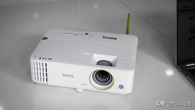 明基投影仪e520无线投屏,手机怎么投屏到明基685投影仪