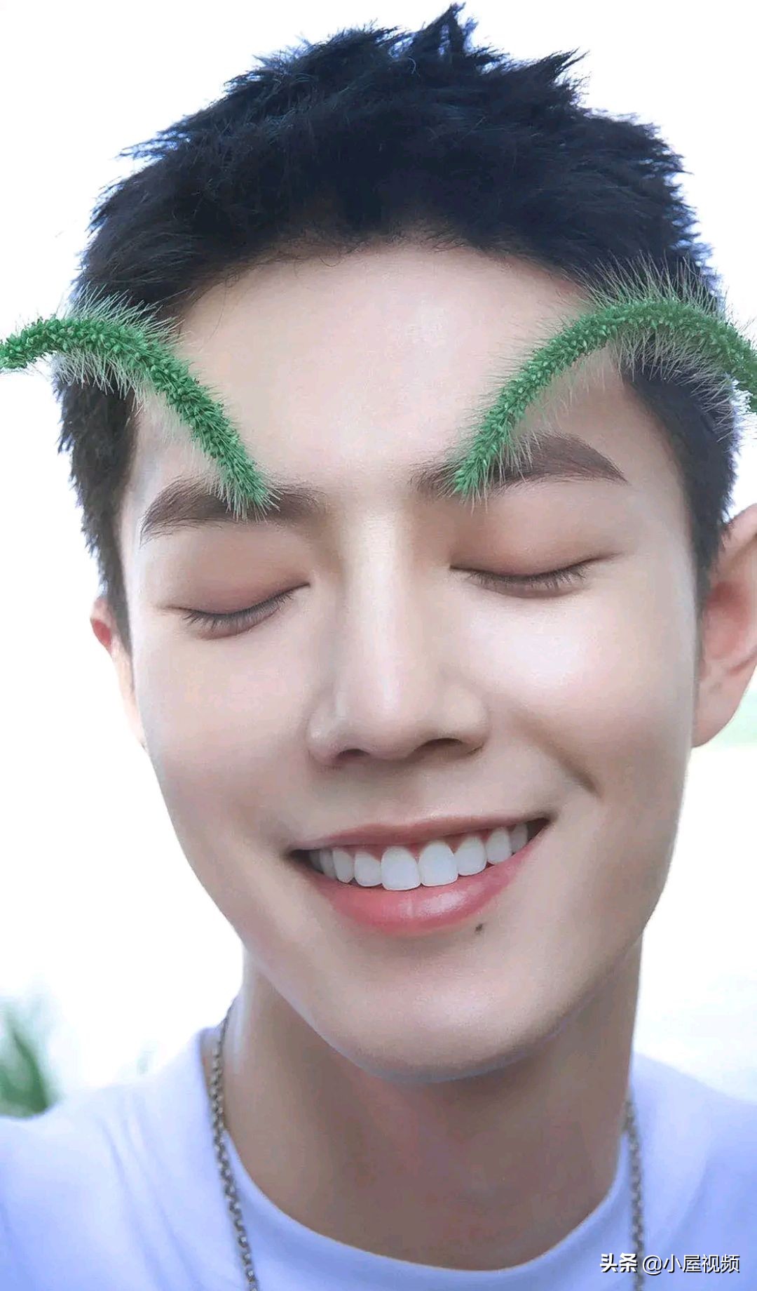 放下是为了更好的前行！肖战：剪了一个短头发。