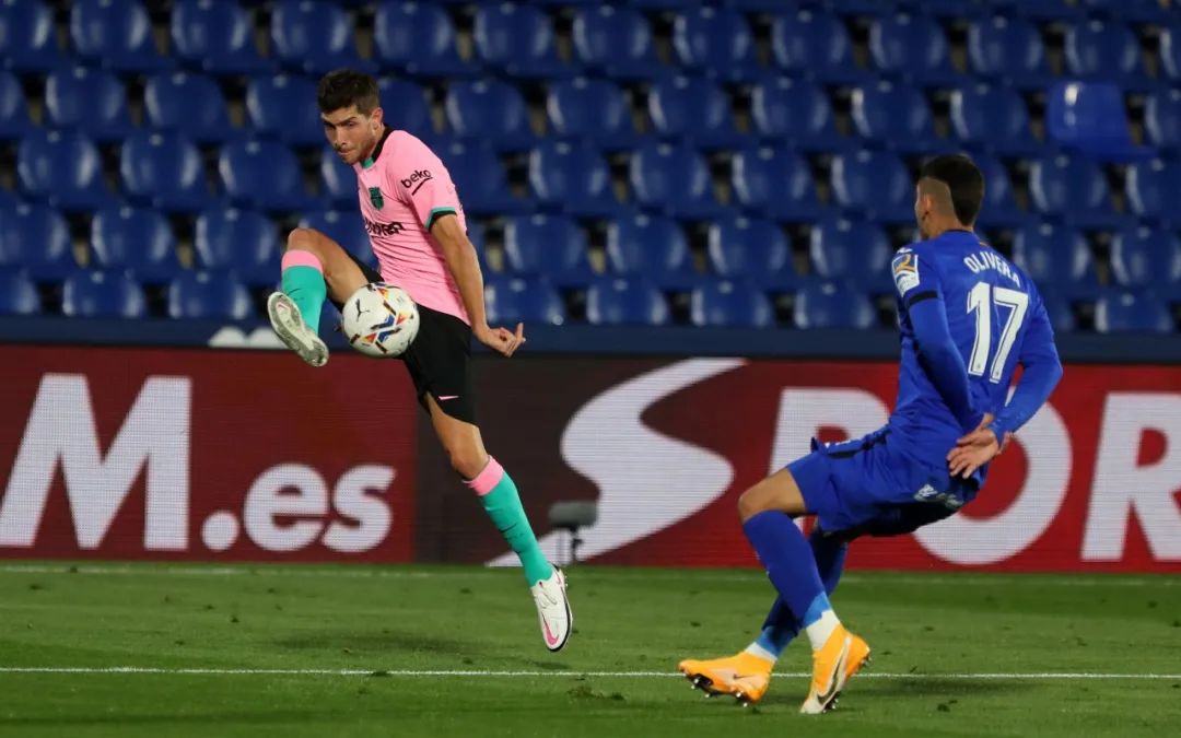 罗贝托凭啥在巴萨立足,罗贝托巴萨一线队首秀