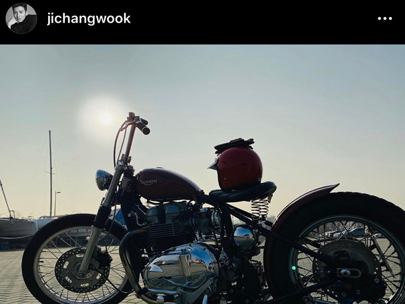 池昌旭代言CK穿凉拖出镜!这位哥真的有三十多岁?怕是冻龄了吧