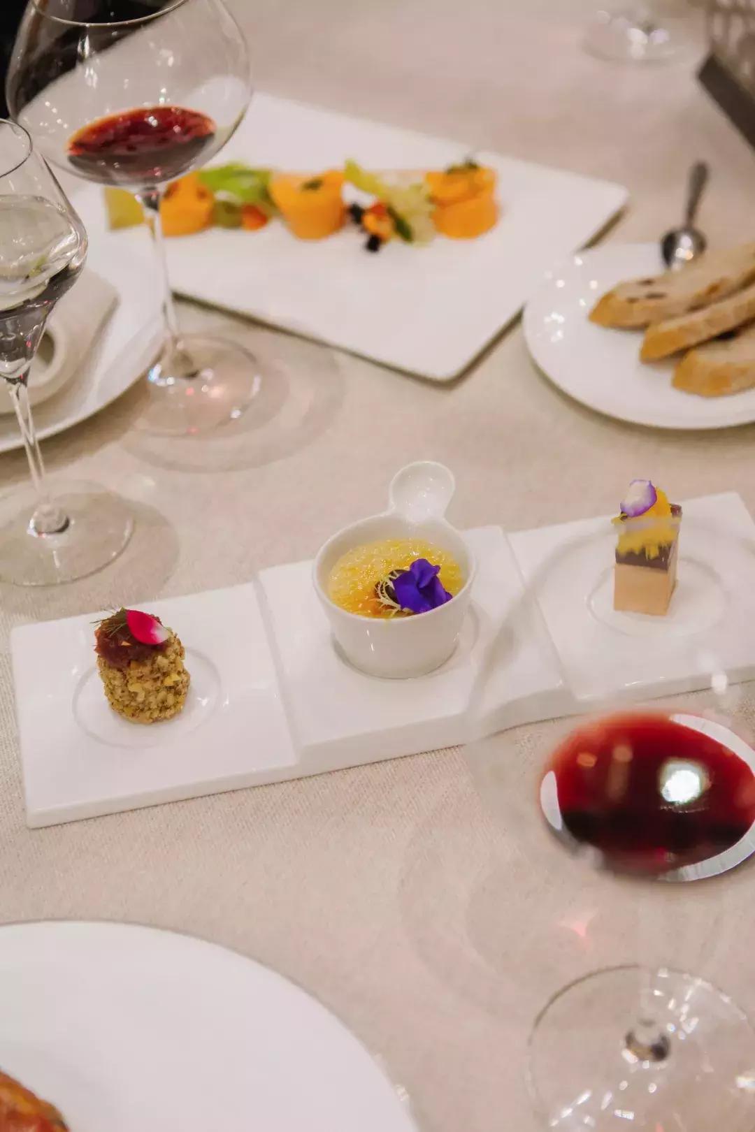 山西艺奢书廊餐厅 (太原艺奢书廊餐厅生日布置)