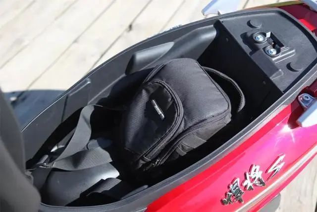 三阳出新款,三阳最新款350踏板双缸