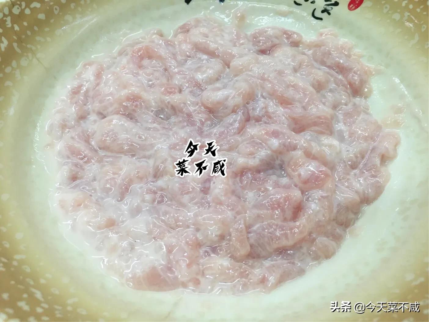 厨师长教你鸡肉、猪肉、牛肉的上浆秘籍，炒啥肉都鲜嫩爽滑还多汁