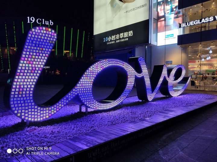 小米9和opporeno十倍变焦哪个好,小米9测评值得买吗