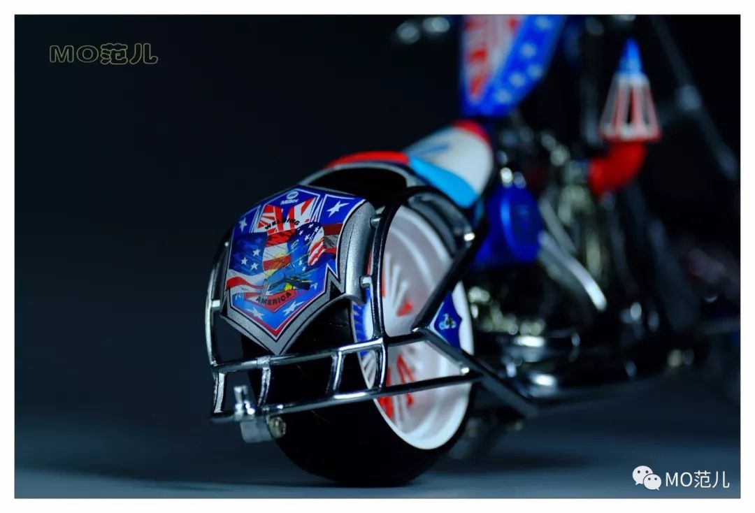 想试试用蓝色“焊”住你的眼睛是什么感受吗？